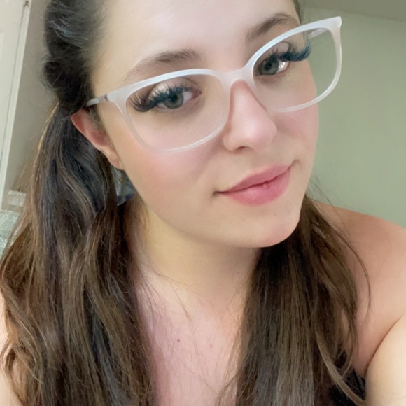 Meet your Posher, Marissa - Picture 2 of 2